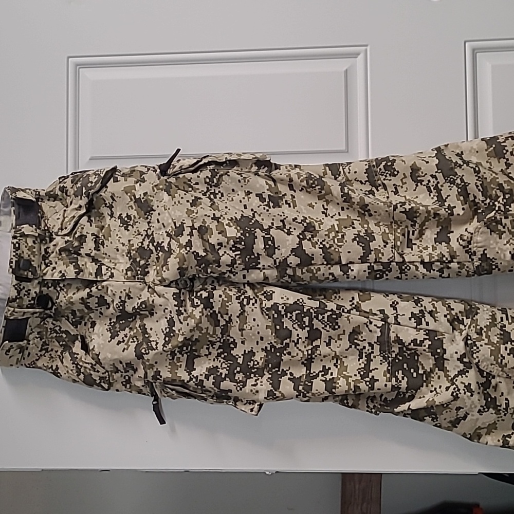 Boys Snow pants,med,by Turbine. Camo color